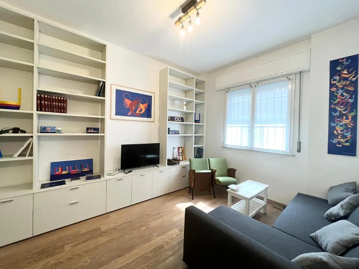 Melzo 8 - Bilocale Porta Venezia Apartment Milan